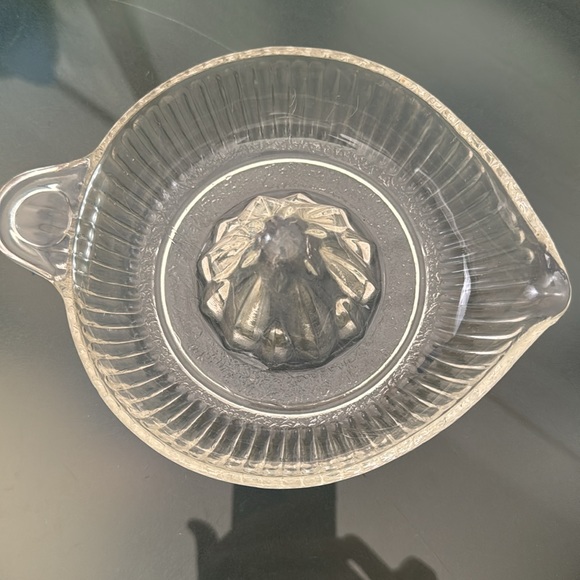 Vintage Clear Glass Citrus Reamer Juice Squeezer - Picture 3 of 6